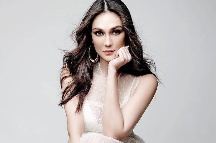 Lihat Wajah Cantik Alami Luna Maya dengan Makeup Minimalis Saat Selfie di Hollywood Amerik Luna Maya Akui Lebih Pilih Pengusaha daripada Artis, Begini Jawabnya Saat Ditanya Ayu Dewi, ‘Enggak Kapok?’