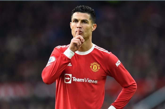  Skuad Manchester United memiliki teori tentang mengapa Cristiano Ronaldo telah berjuang dalam beberapa pekan terakhir dan tampaknya tidak lagi menjadi pemain utama klub di bawah Erik ten Hag.