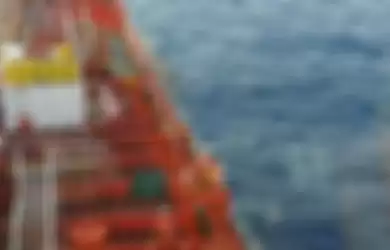 Kapal nelayan asal Tanjungpinang yang ditemukan kapal tanker Malaysia, JM Sutera 2 di sekitar perairan Kabupaten Kepulauan Anambas, Provinsi Kepri. Tiga orang nelayan berhasil dievakuasi oleh Tim Basarnas Tanjungpinang. 