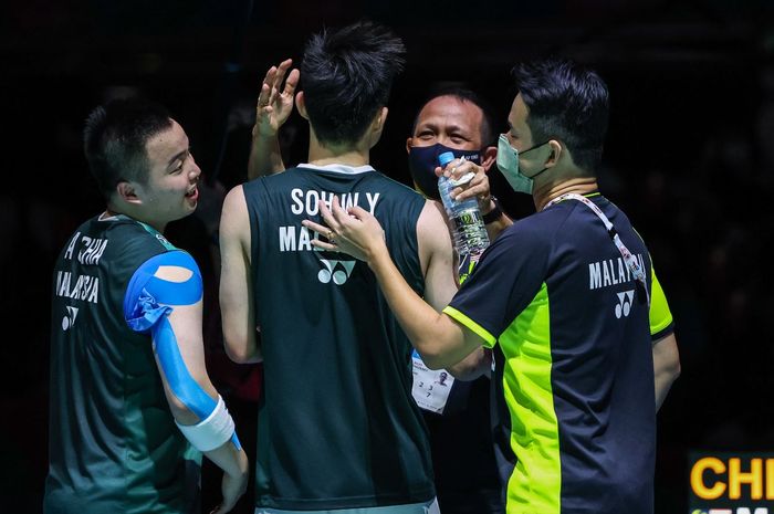 Rexy Mainaky bersama Aaron Chia/Soh Wooi Yik pada pertandingan final Kejuaraan Dunia 2022, Minggu (28/8/2022)