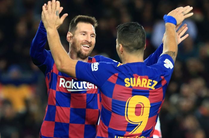 Penyerang Barcelona, Lionel Messi dan Luis Suarez.
