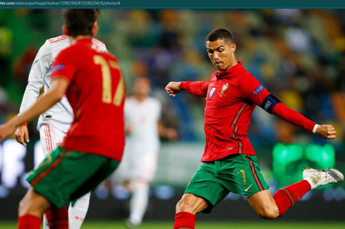 Megabintang timnas Portugal, Cristiano Ronaldo, menjadi starter dalam laga EURO 2020 kontra timnas Hungaria. Ronaldo tinggal menunggu gol pembuka muncul.