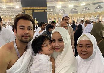 Berangkatkan Semua Karyawannya Umroh, Air Mata Nagita Slavina Jatuh di Depan Ka'bah saat Peluk dan Bisikkan Satu Pesan untuk Pengasuh Rafathar