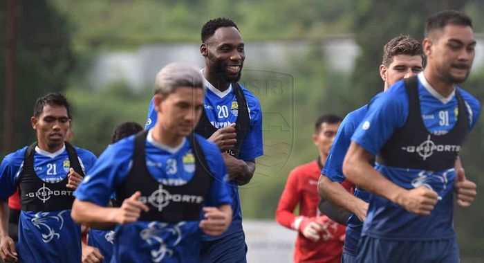 Geoffrey Castillion saat mengikuti latihan perdana dengan Persib Bandung di Lapangan Inspire Arena Lembang pada Jumat (31/1/2020) pagi WIB.