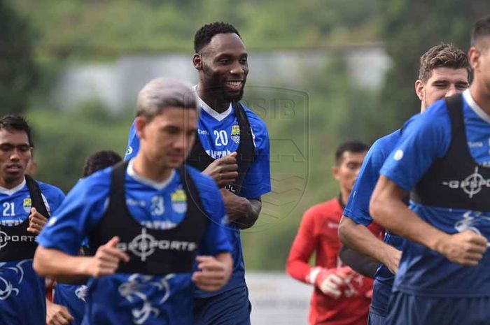 Geoffrey Castillion saat mengikuti latihan perdana dengan Persib Bandung di Lapangan Inspire Arena Lembang pada Jumat (31/1/2020) pagi WIB.