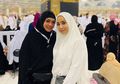 Akhiri Perjalanan Keliling Dunia dengan Umrah Bersama Keluarga, Nagita Slavina Malah Kena Semprot Ibu-ibu di Depan Ka'bah, Kenapa?