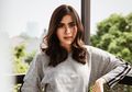 Hamil Anak Kembar, Syahnaz Tampil Cantik dan Seksi Padukan Off Shoulder Dress dan Sneakers Mewah Jutaan Rupiah