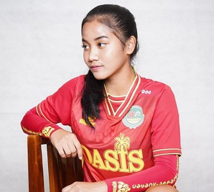 Safira Ika Putri merupakan pesepakbola putri yang memperkuat Tira Persikabo di Liga 1 Putri 2019 lalu.