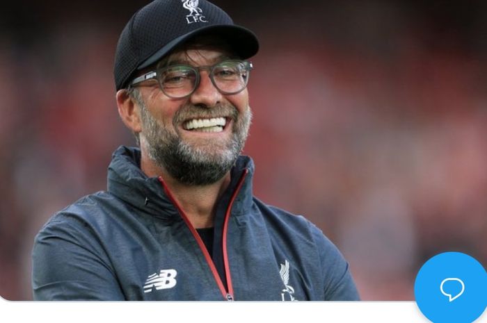 Juergen Klopp, pelatih Liverpool yang murah senyum. 