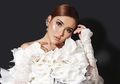 Pakai Baju Ketat dan Hot Pants Seksi, Kaki Ayu Ting Ting yang Dibalut Kain Justru Bikin Gagal Fokus Netizen, Ada Apa?