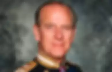 Pangeran Philip berpose dengan pakaian militer pada sekitar 1990.