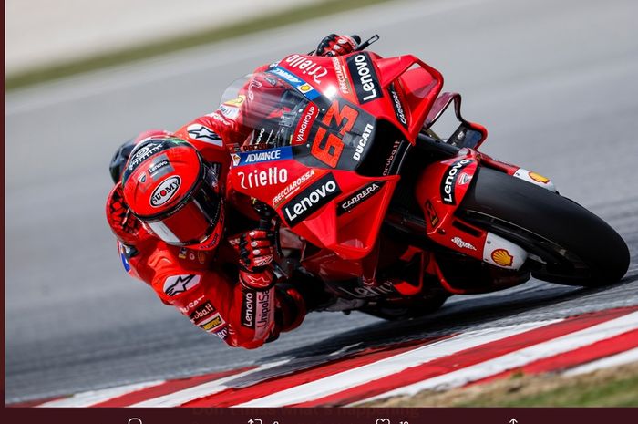 Pembalap Ducati Lenovo, Francesco Bagnaia, dalam tes pramusim MotoGP di Sirkuit Sepang, Malaysia, 6 Februari 2022.