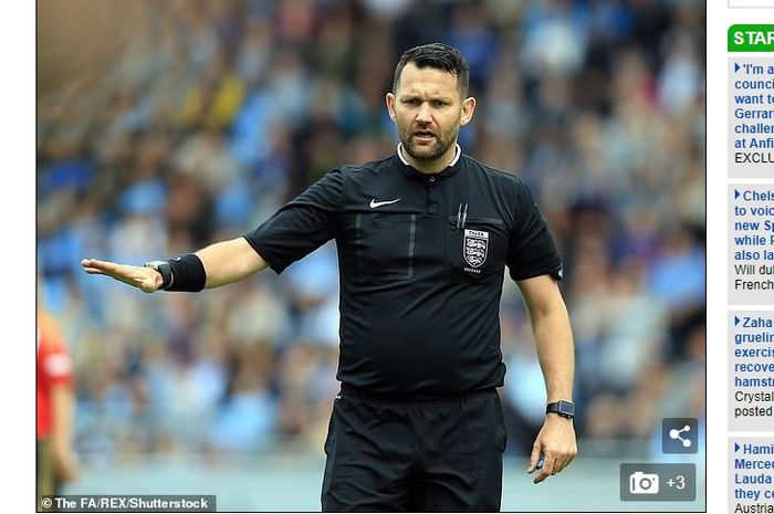 Wasit David McNamara lupa membawa koin dalam pertandingan Manchester City vs Reading, Jumat (26/10/2018).