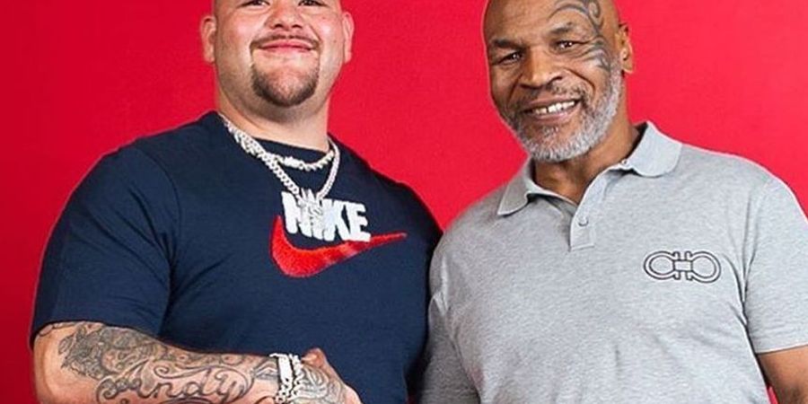 VIDEO - Latihan Terbaru Mike Tyson, Kombo Mengerikan Si Leher Beton