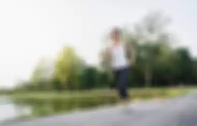 Menstruasi tak jadi penghalang untuk tetap berolahraga, salah satunya dengan jogging