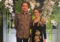 Seksi Cantik! Ayu Dewi Curi Perhatian Saat Pamer Punggung Mulus dan Pakai Hot Pants Ketika Foto Mesra Bareng Suami di Bali