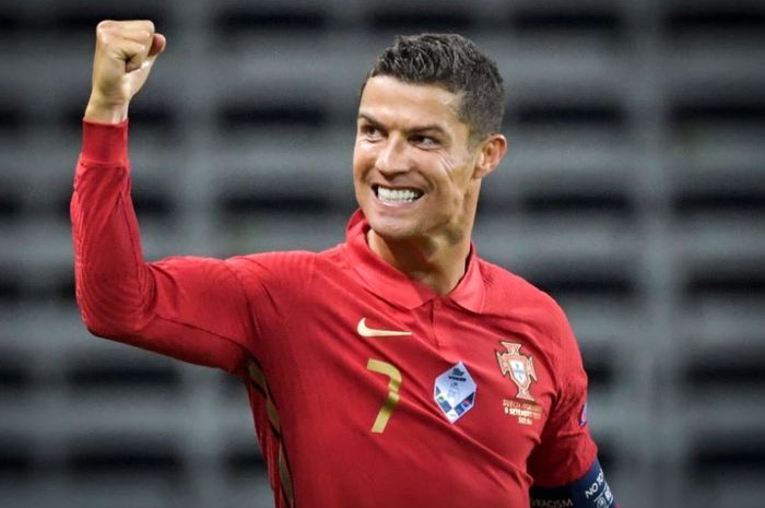 Cristiano Ronaldo celebrates his goal against Sweden in the UEFA Nations League, Tuesday (8/9/2020).