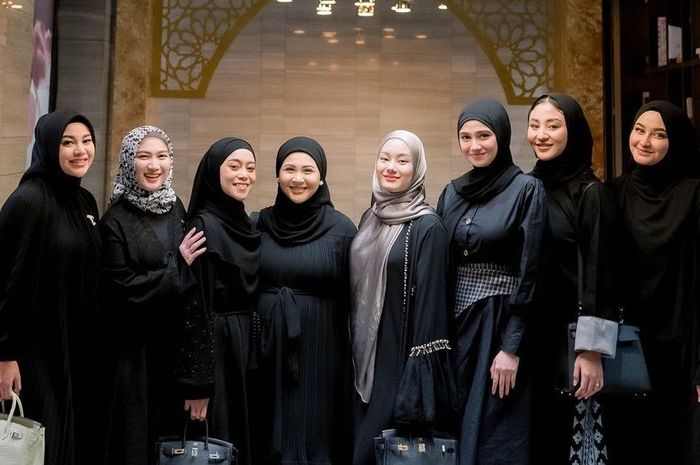 Perkembangan Gaya Hijab di Indonesia dari Tahun 80an Hingga Saat Ini