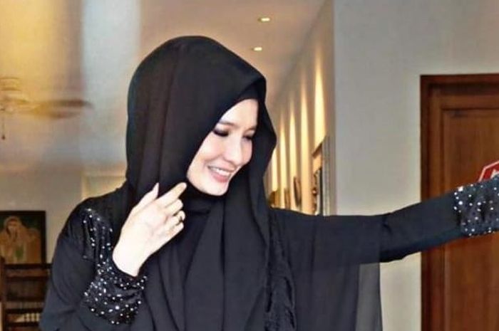 Putra Sulungnya Tempuh Sekolah Militer Demi Jadi TNI AU, <a href='https://manado.tribunnews.com/tag/arzeti-bilbina' title='Arzeti Bilbina'>Arzeti Bilbina</a> Asyik Nongkrong Bareng <a href='https://manado.tribunnews.com/tag/mayangsari' title='Mayangsari'>Mayangsari</a> dan Geng Sosialitanya, Tengok Gaya sang <a href='https://manado.tribunnews.com/tag/anggota-dpr-ri' title='Anggota DPR RI'>Anggota DPR RI</a>
