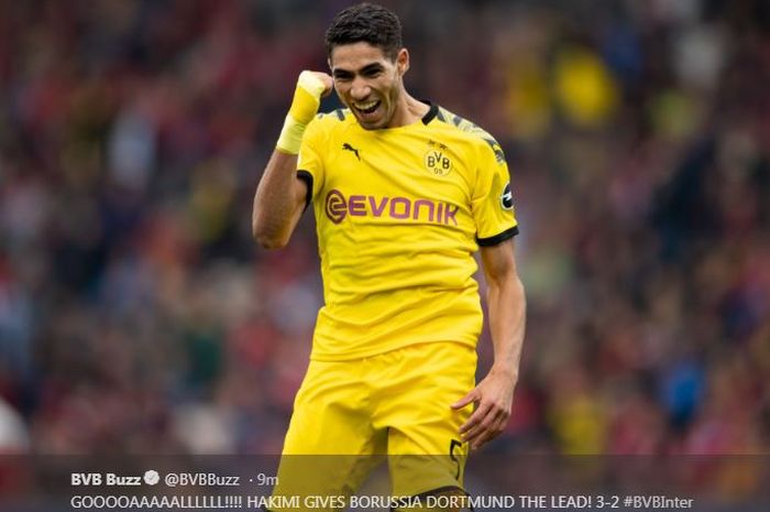 Achraf Hakimi merayakan gol untuk Borussia Dortmund.