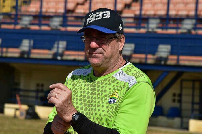 Pelatih Persib Bandung, Robert Rene Alberts.