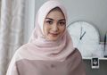 Citra Kirana Tampil Ayu & Santun Pakai 4 Hijab Warna Cokelat Pastel. Intip, yuk!