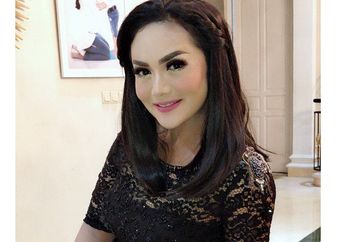 Usia Sudah 44 Tahun, Krisdayanti Pamer Tubuh Seksi Ramping Saat Pakai Korset Ketat di Foto Terbaru