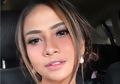 Bukan Busana Seksi, Vanessa Angel Diisukan Lamaran Saat Pajang Foto Cantik Berkebaya Putih