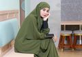 Modis Nan Santun dalam Balutan Busana Serba Hitam, Shireen Sungkar Jadi Sorotan Saat Pakai Sneakers Branded Harga Rp12,4 Juta