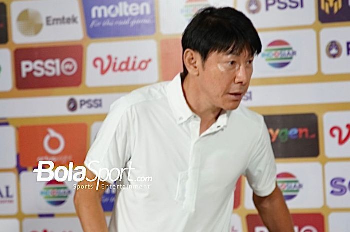 Pelatih Timnas U-19 Indonesia Shin Tae-yong sangat kecewa melihat permainan Vietnam dan Thailand dalam penentuan semifinal Piala AFF U-19 2022, Minggu (10/7/2022). 