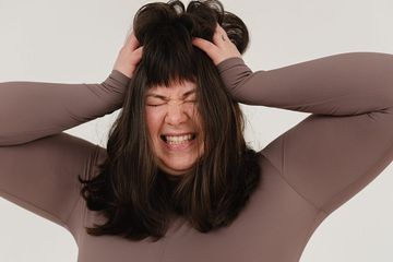 Cara ampuh mengatasi rambut uban menggunakan susu jahe 