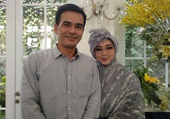 Rayakan 21 Tahun Hidup Bersama, Rina Gunawan Juluki Teddy Syach Suami Tersabar: Aku Bersyukur Allah Mempertemukan Kita..