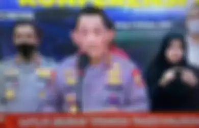 Kapolri Jenderal Listyo Sigit Prabowo mengumumkan tersangka Tragedi Kanjuruhan dalam konferensi pers di Malang, Kamis (6/10/2022) malam WIB.