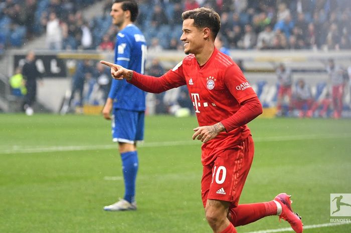 Pemain Bayern Muenchen, Philippe Coutinho, merayakan gol ke gawnag Hoffenheim pada Sabtu (29/2/2020).