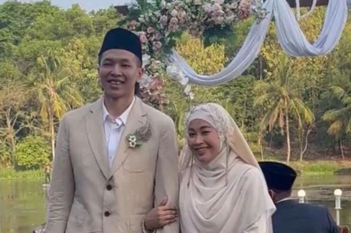 Dua pebola voli tanah air, Farhan Halim dan Dita Azizah melangsungkan pernikahan di daerah Karawang, Jawa Barat, Sabtu (14/10/2023) sore.