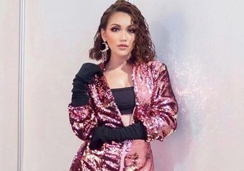 Tampil Beda Saat Lebaran, Penampilan Ayu Ting Ting Malah Dapat Cibiran Netizen 'Kaya Orang Habis Operasi'