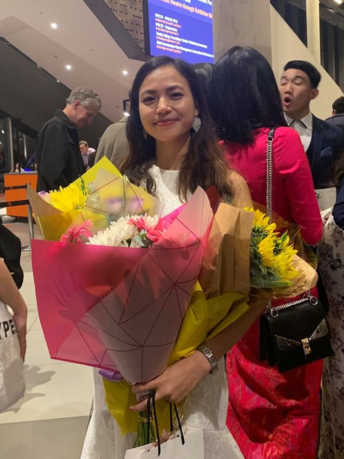 Sophy Ron setelah lulus dari Trinity College, langsung mendapat beasiswa penuh untuk kuliah di Universitas Melbourne.
 