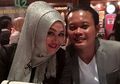 Tak Lagi Jadi Istri Komedian Papan Atas, Lina Mantan Istri Sule Tampil Sederhana Saat Momong Anak di Mall