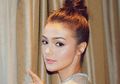 7 Gaya Kekinian Amanda Rawles Pakai Luaran, Cocok Buat Musim Hujan!