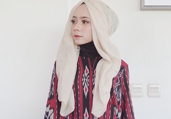 6 Gaya Anggun Selebgram Hijab Saat Pakai Batik. Patut Dicoba, Girls!