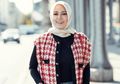Polos Tanpa Tenteng Tas Mahal Andalan, Olla Ramlan Tampil Elegan dalam Balutan Dress Hijab Super Simpel