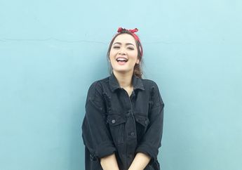 Terpisah Jarak Demi Pengabdian Pada Bangsa, Vega Darwanti Cuma Bisa Pandangi Suami yang Bertugas Rawat Pasien Corona dari Layar Video Call: Bismillah Ayah..