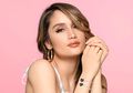 Berani Tampil Super Seksi di Jalanan, Tampilan Cinta Laura Pakai Tube Top Pamer Perut Ramping Justru Jadi Sorotan!