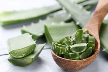 Sifat anti-inflamasi di lidah buaya dapat mengatasi ambeien.