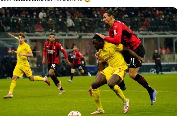 Duel antara Ibrahima Konate dan Zlatan Ibrahimovic dalam laga AC Milan vs Liverpool.