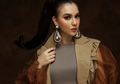Perut Makin Buncit Karena Hamil Bayi Kembar, Irish Bella Tampil Seksi dengan One Shoulder Dress Saat Maternity Photoshoot