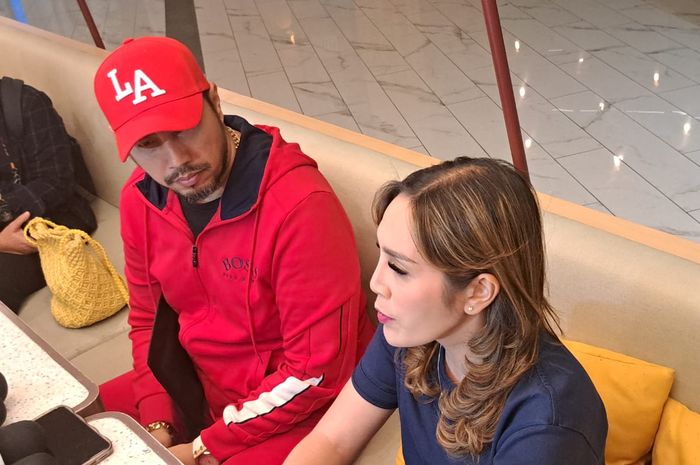 Adik Ferry Irawan, Maya, saat ditemui di Senayan City, Jakarta Pusat, pada Jumat (27/1/2023).