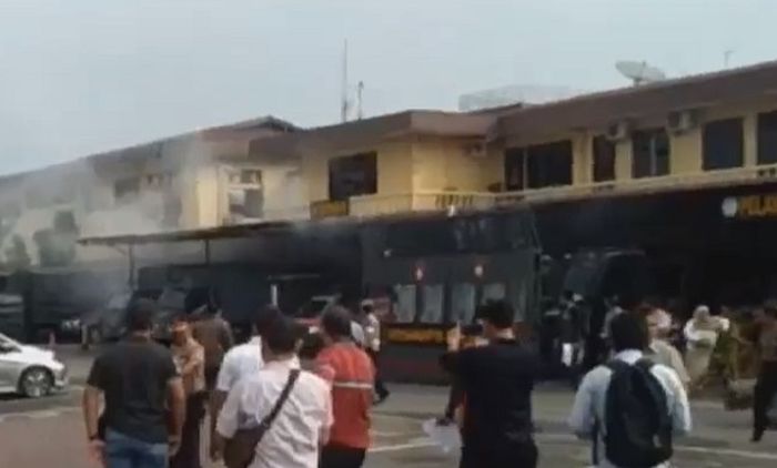 Ledakan bom bunuh diri di Mapolrestabes Medan, Sumut.