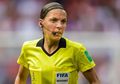 Inilah Sosok Wasit Perempuan di Laga Liverpool vs Chelsea
