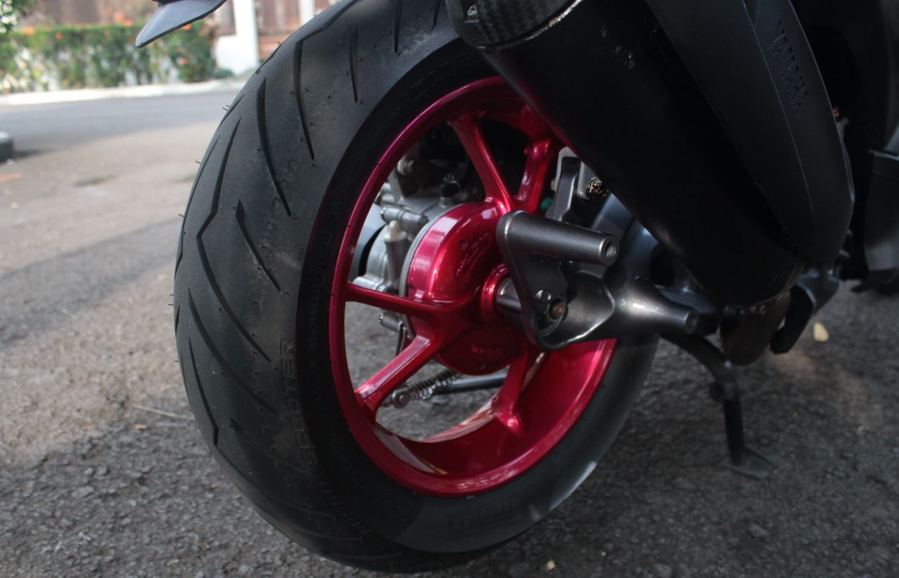 Penting untuk Memilih Ban yang Tepat untuk Ukuran Ban Aerox untuk Kenyamanan saat Berkendara Pilihan Ban Buat Pengguna Yamaha Aerox, Ada yang Ukuran Standar dan Ukuran Lebih Besar - Motorplus